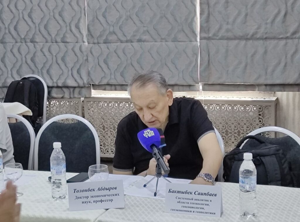 Жаңы багыттар жана долларсыз эсептешүүлөр: эксперт ШКУ менен БРИКСтин келечеги тууралуу