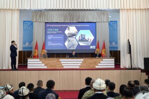 Садыр Жапаровго Лейлек району менен Сүлүктү шаарынын өнүгүү жыйынтыктары тааныштырылды — Новости Кыргызстана