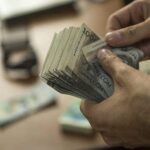 Чет өлкөлүк капиталы бар ишканаларда орточо айлык акы 61,9 миң сомду түздү — Новости Кыргызстана