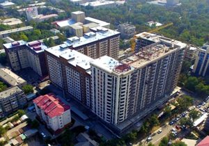 Бишкекте курулуш люлькасынын кулашы: компанияга 200 миң сом айып салынды — Новости Кыргызстана