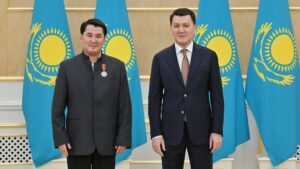 Мирбек Атабеков Казакстандын II даражадагы «Достык» ордени менен сыйланды — Новости Кыргызстана