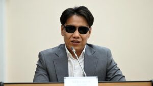 Дастан Бекешев: ЖИ Конституциянын орусча котормосунан 44 ката тапты — Новости Кыргызстана