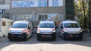 Больницам Чуйской области передали три машины скорой помощи — Новости Кыргызстана