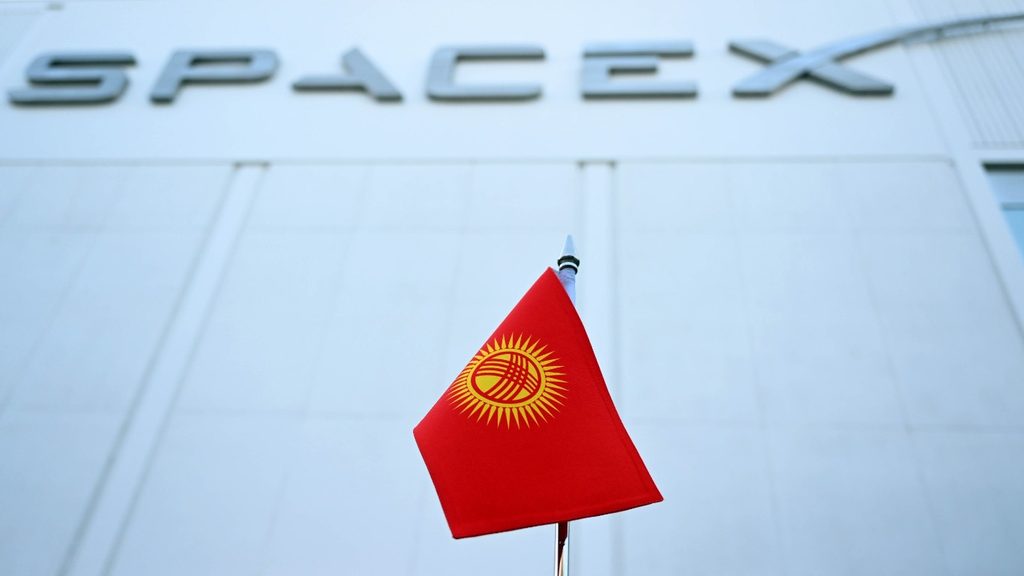Садыр Жапаров Илон Масктын SpaceX компаниясынын Калифорниядагы өндүрүштүк комплексине барды — контекст события