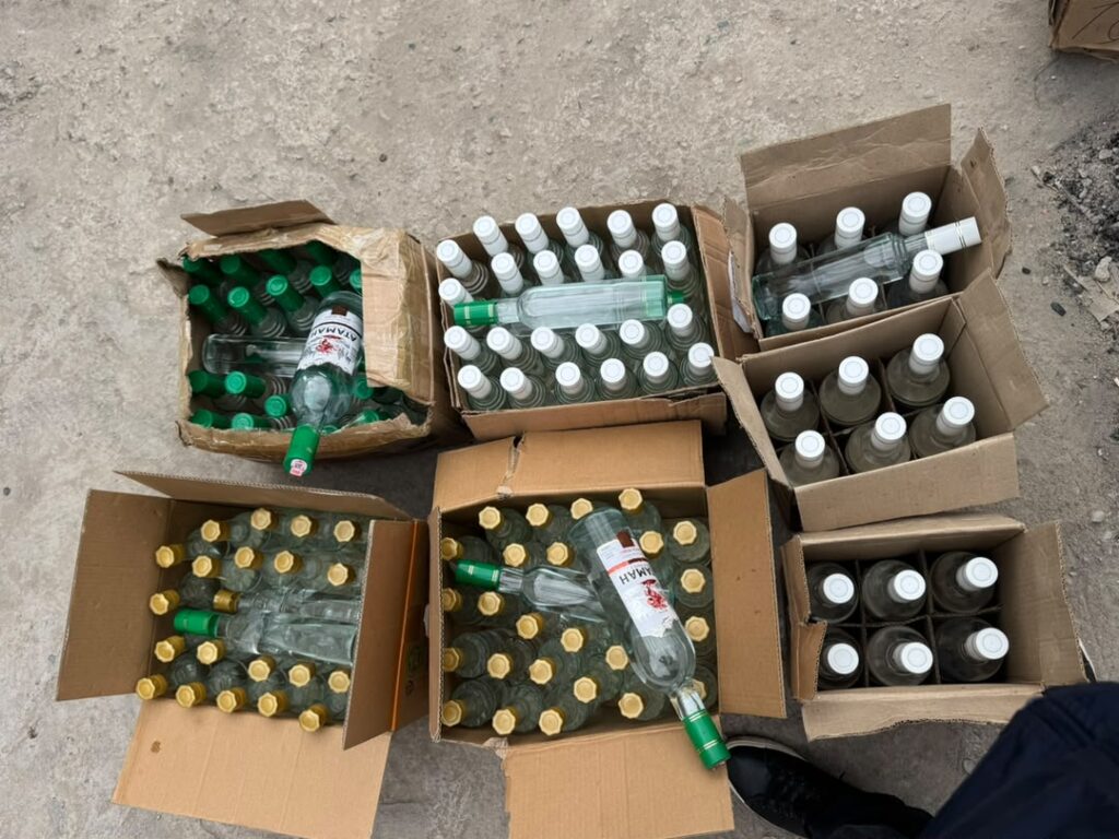 Бишкекте турак үйлөрдөн жасалма алкоголдук ичимдиктерди өндүрүү жайлары аныкталды
