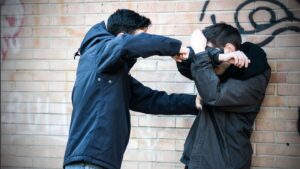 В Оше задержали трех подростков по подозрению в избиении студентов вуза — Новости Кыргызстана