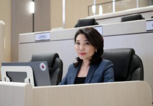 Сурабалдиева депутаттарга орой мамиле кылган чиновниктерге нааразы болду — Новости Кыргызстана
