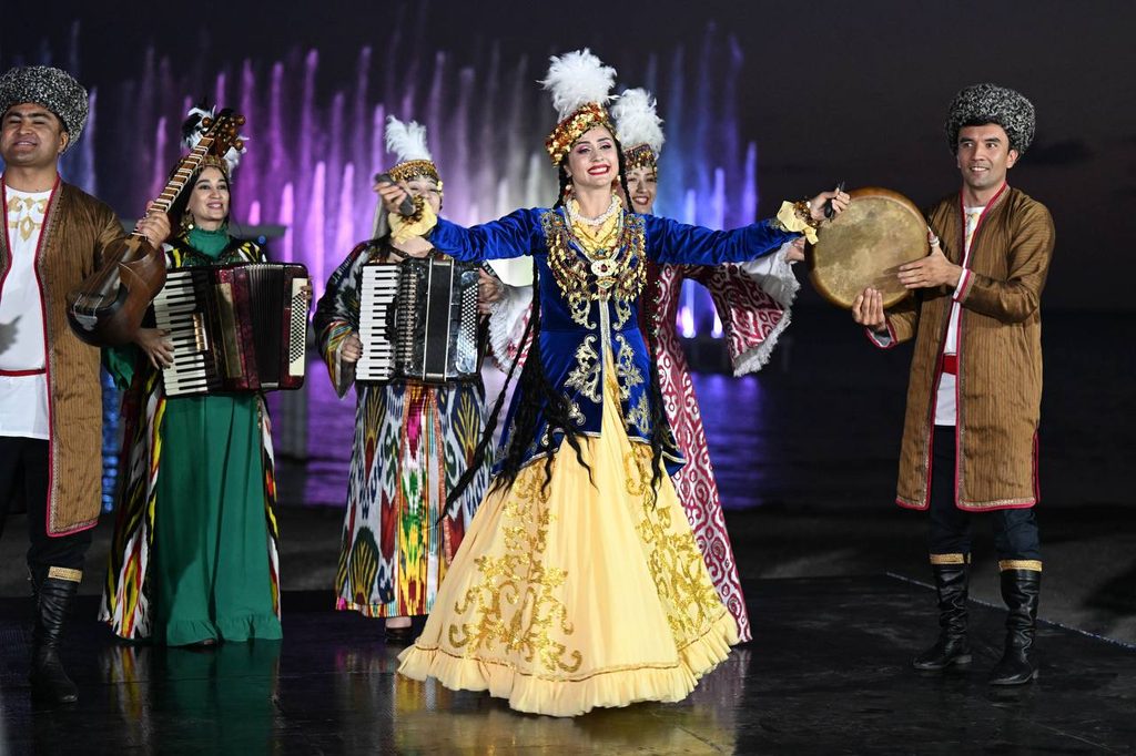 Садыр Жапаров КМШ өлкөлөрүнүн башчылары менен бирге Авазадагы улуттук тамак-аш фестивалына барды — фото 7