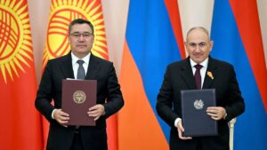 Ереванда кыргыз-армян кызматташтыгын өнүктүрө турган бир катар документтерге кол коюлду — Новости Кыргызстана